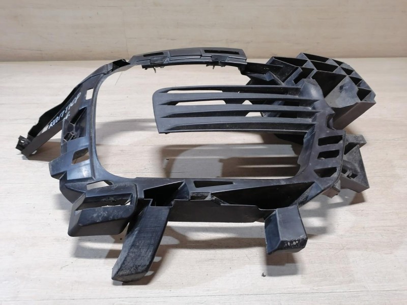 Kaptur кронштейн правого ходового огня