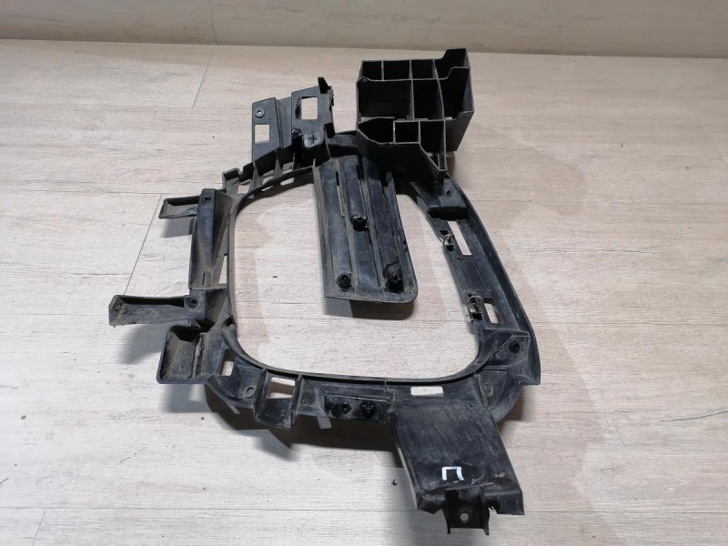 Kaptur кронштейн правого ходового огня