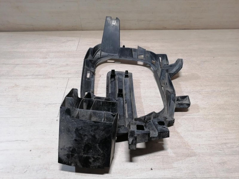 Kaptur кронштейн правого ходового огня