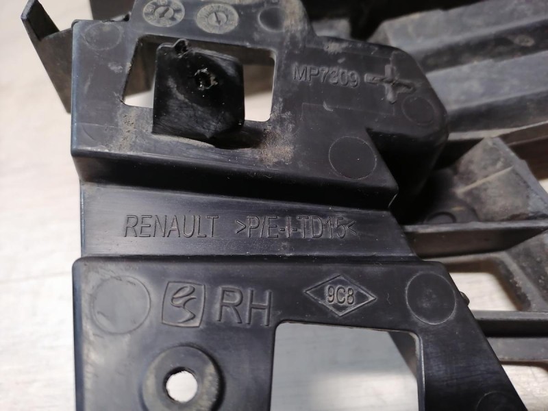 Kaptur кронштейн правого ходового огня