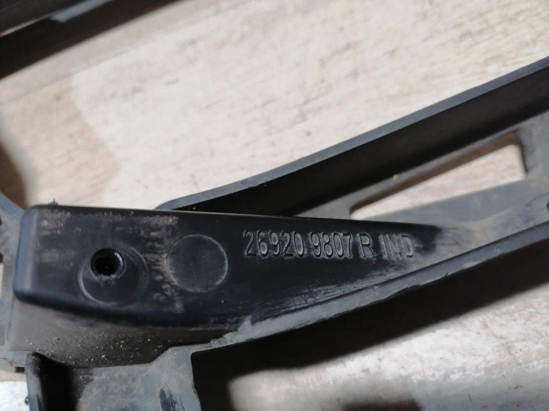 Kaptur кронштейн правого ходового огня