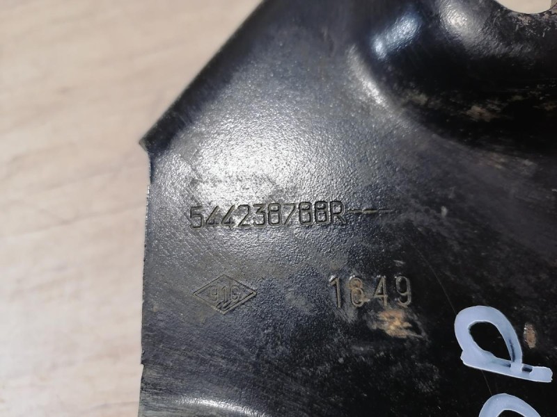 Kaptur кронштейн подрамника левый