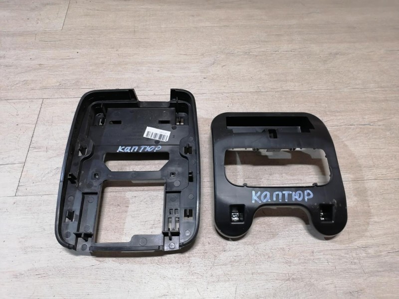 Kaptur кронштейн переднего плафона салона