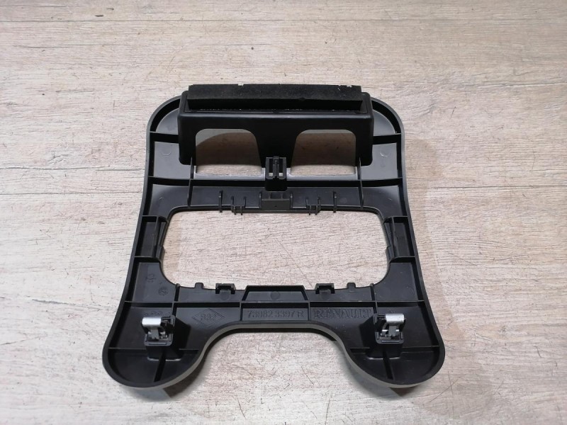 Kaptur кронштейн переднего плафона салона