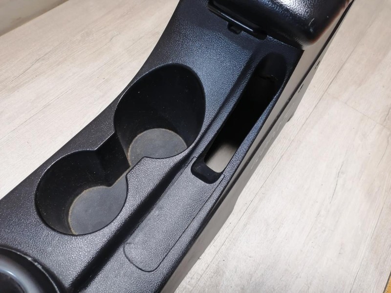 Cerato 2 №1 подлокотник