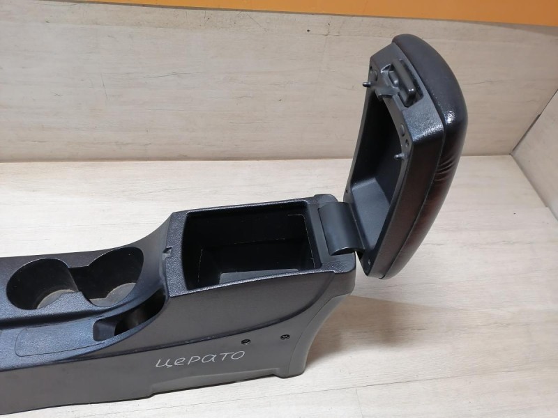 Cerato 2 №1 подлокотник