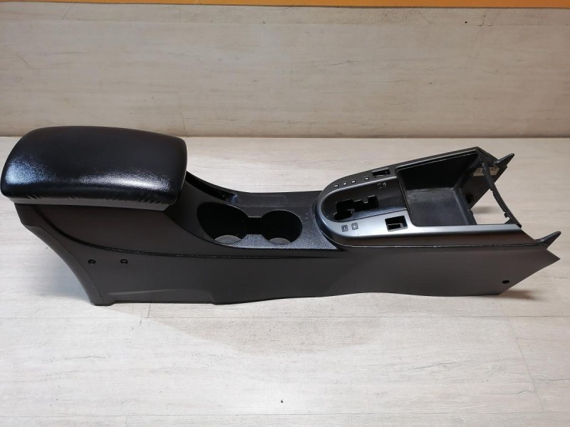 Cerato 2 №1 подлокотник