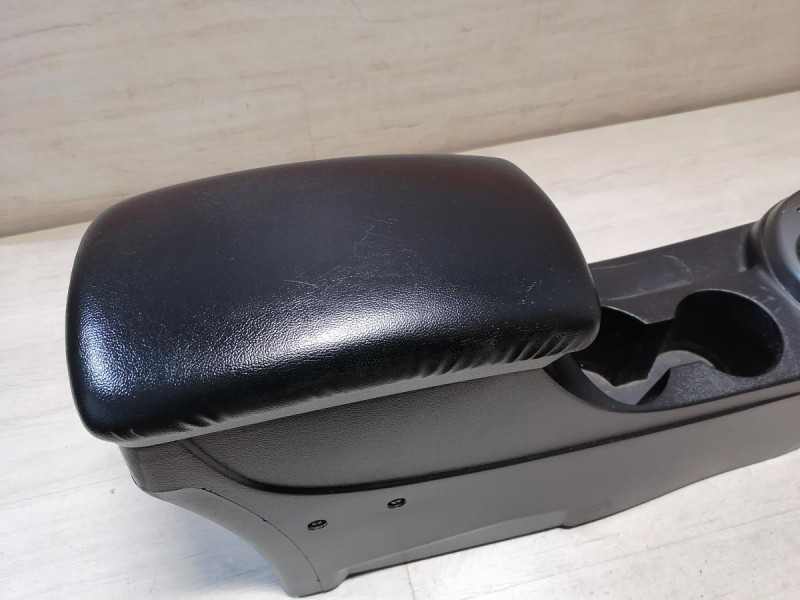 Cerato 2 №1 подлокотник