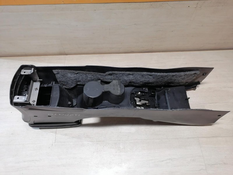 Cerato 2 №1 подлокотник