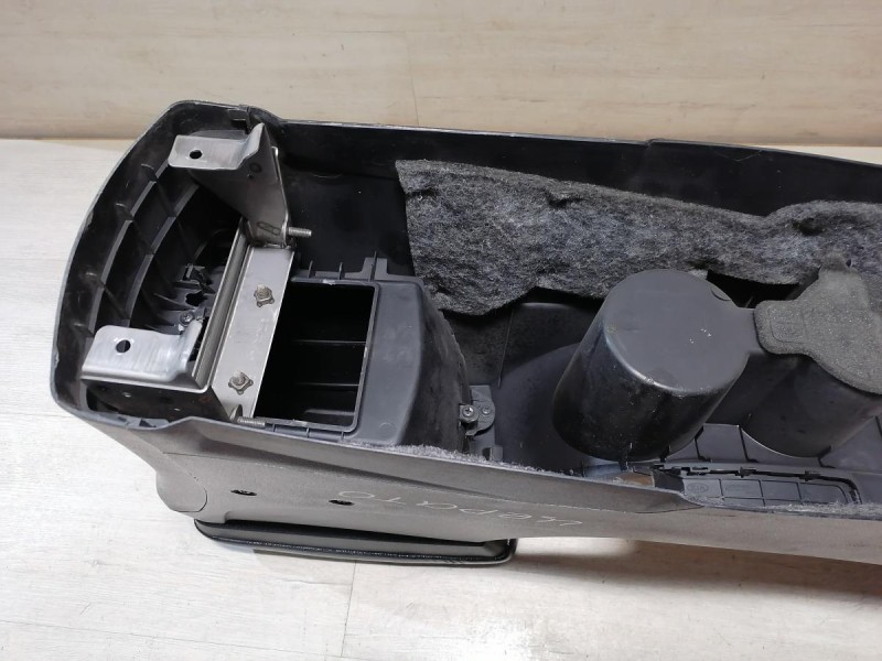 Cerato 2 №1 подлокотник