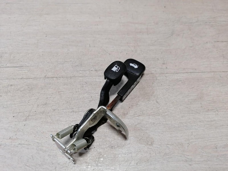 Cerato 2 №1 ручка открывания багажника лючка бензобака