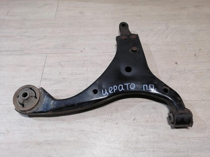 Cerato 2 №1 рычаг правый
