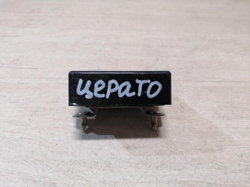 Cerato 2 №1 блок управления парктрониками