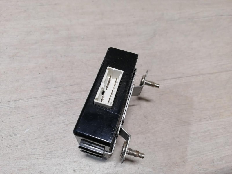 Cerato 2 №1 блок управления парктрониками