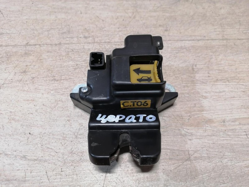 Cerato 2 №1 замок багажника