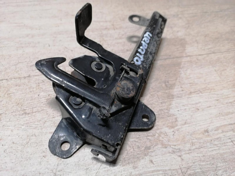 Cerato 2 №1 замок капота