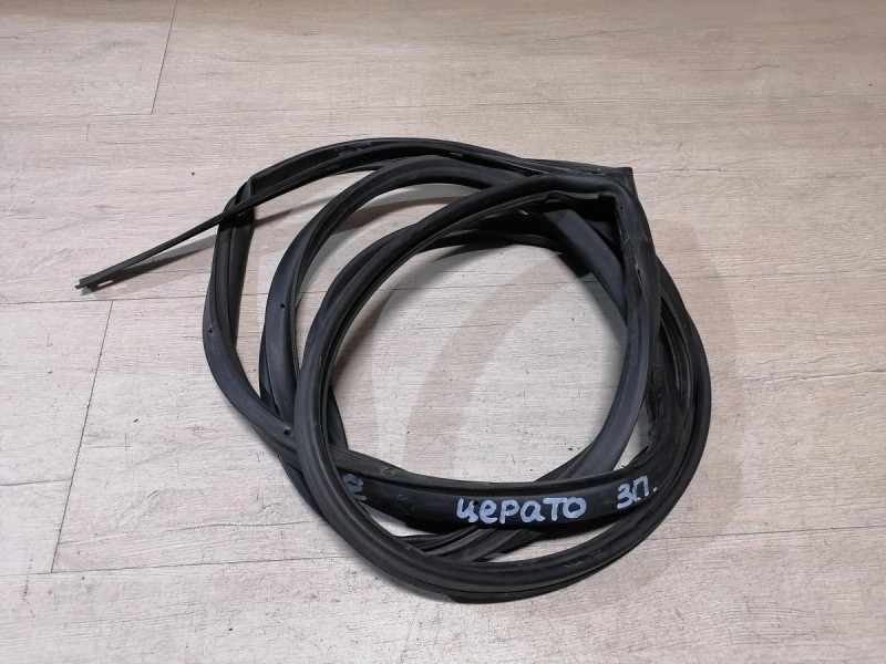 Cerato 2 №1 уплотнитель двери задний правый