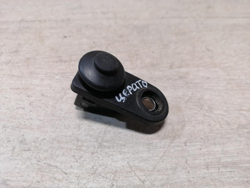 Cerato 2 №1 концевик двери