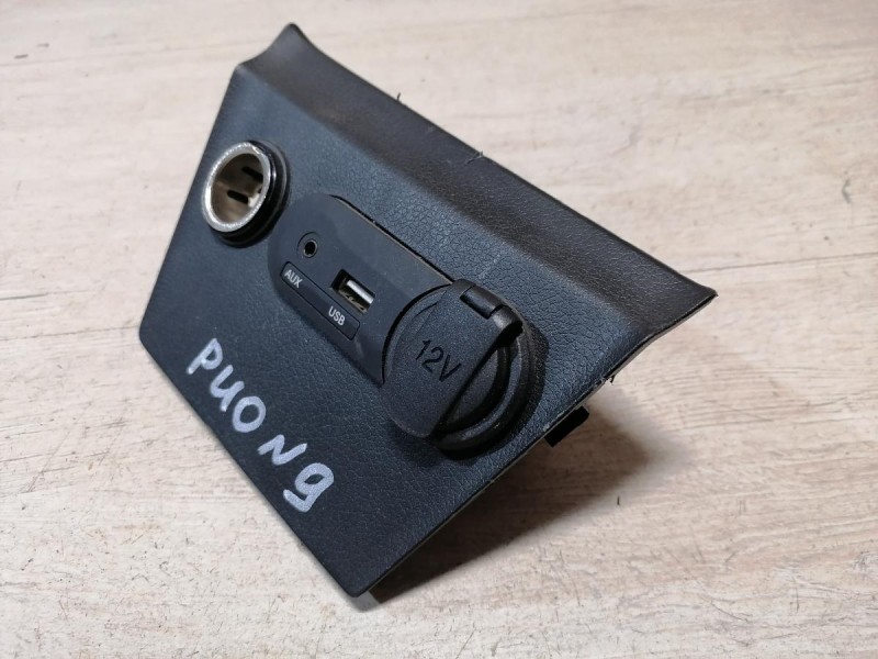 Rio 3 №9 AUX USB прикуриватель розетка аукс усб