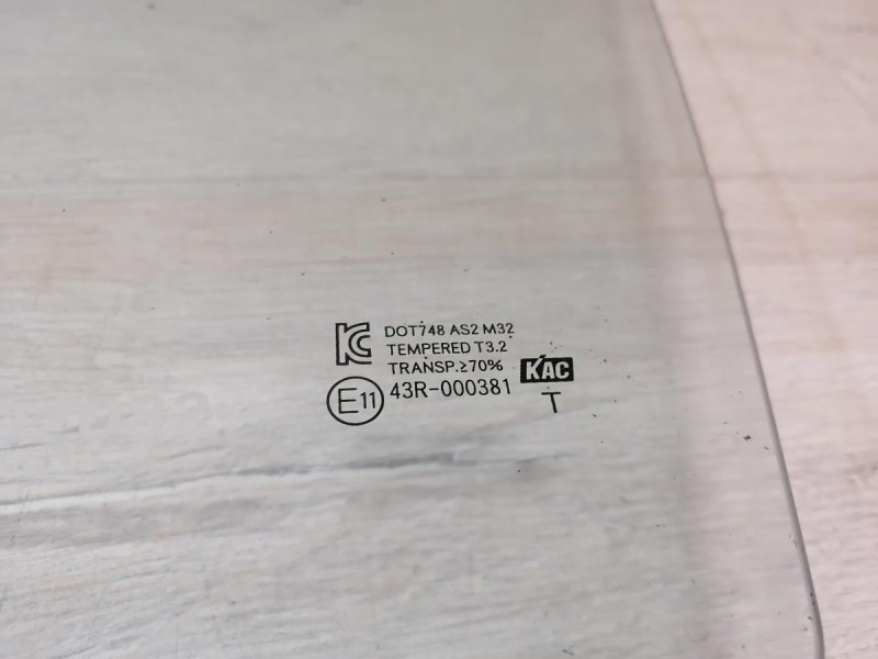 Rio 3 №9 стекло переднее левое