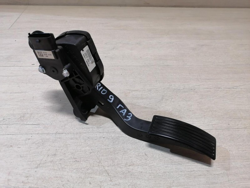 Rio 3 №9 педаль газа