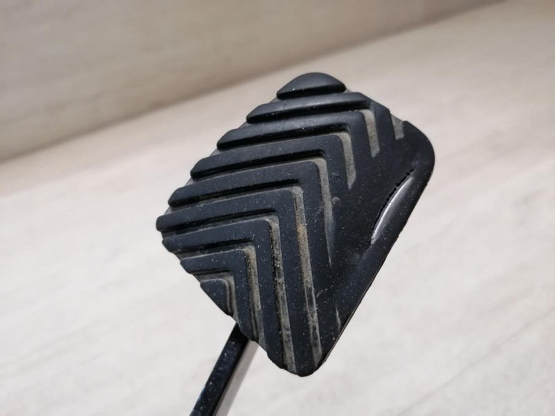 Rio 3 №9 педаль сцепления