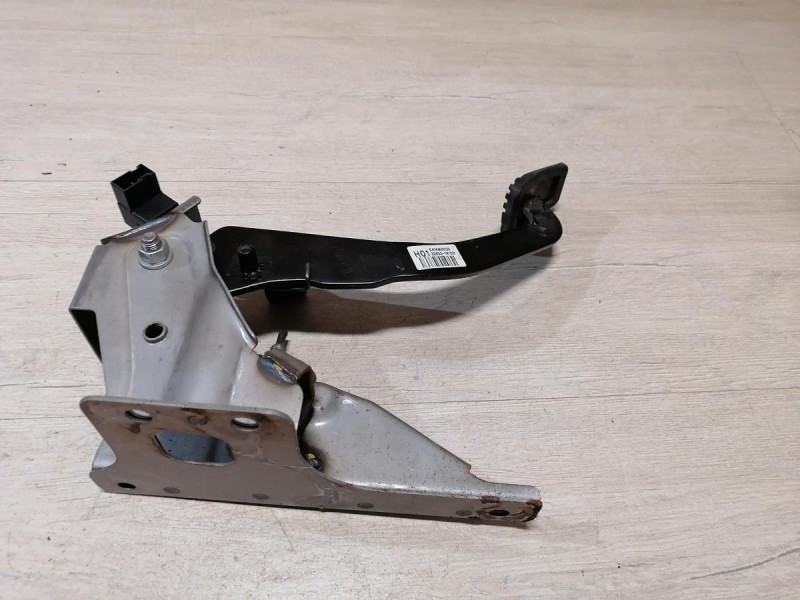 Rio 3 №9 педаль сцепления