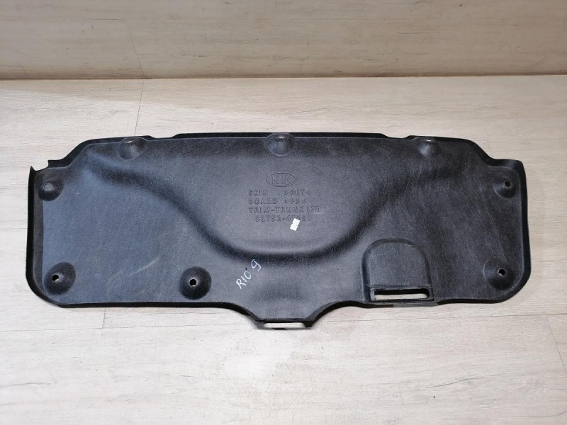 Rio 3 №9 обшивка крышки багажника