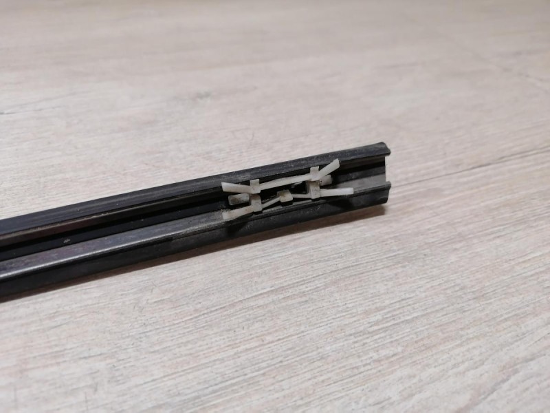 Rio 3 №9 молдинг крыши правый