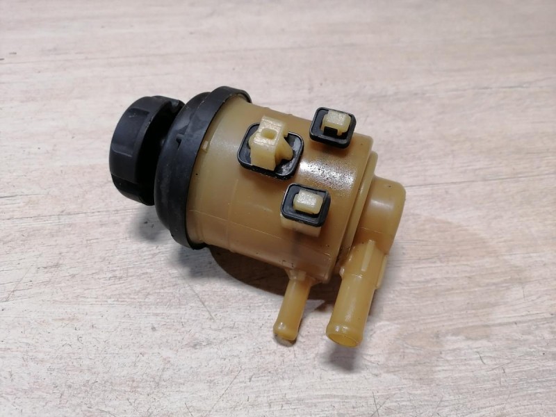 Rio 3 №9 бачок ГУР