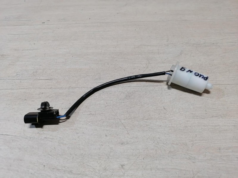 Rio 3 №9 датчик уровня бачка омывателя