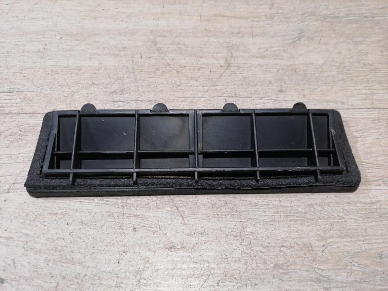 Rio 3 №9 решетка вентиляции багажника