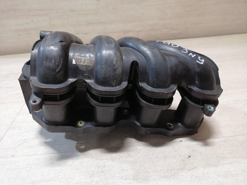 Rio 3 №9 коллектор впускной деф