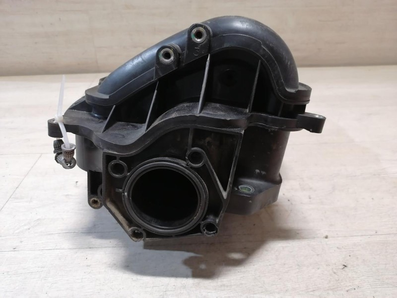 Rio 3 №9 коллектор впускной деф