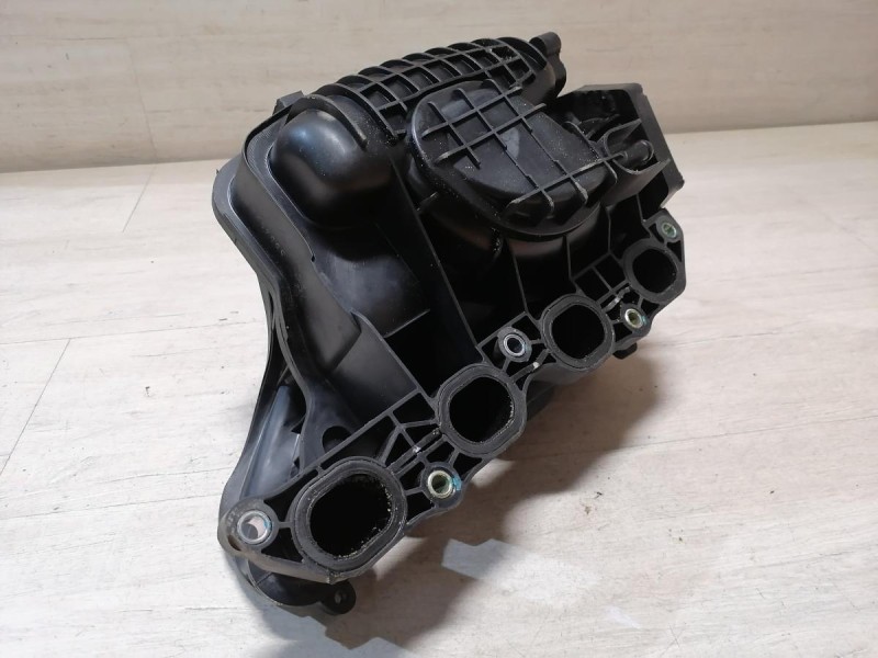 Rio 3 №9 коллектор впускной деф