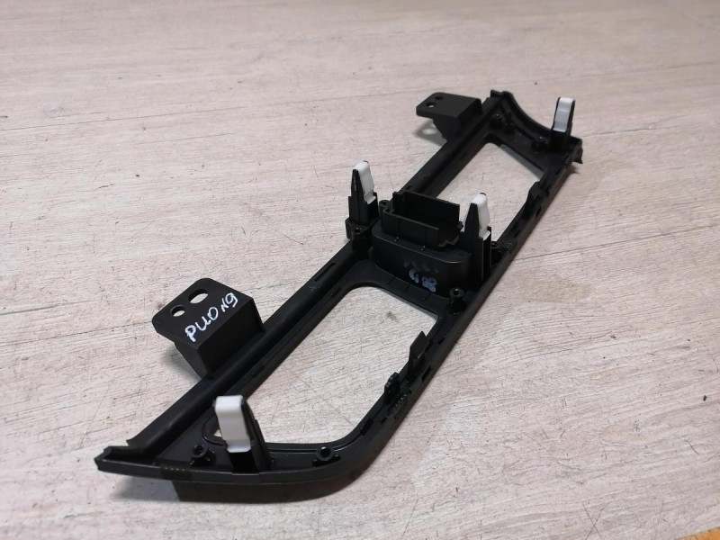 Rio 3 №9 накладка торпедо под центральные дефлекторы