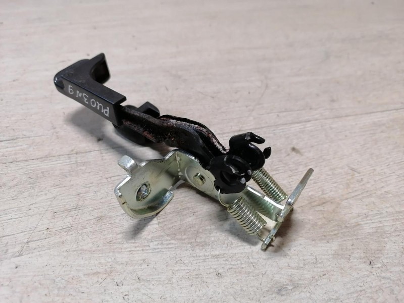 Rio 3 №9 ручка открывания багажника лючка бензобака