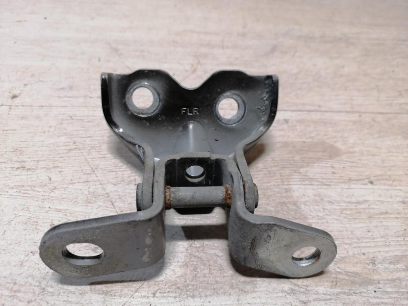 Rio 3 №9 петля двери передняя правая нижняя