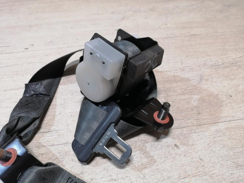 Rio 3 №9 ремень безопасности задний средний