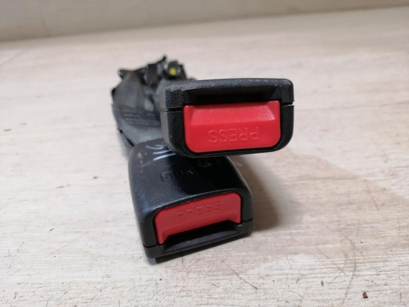 Rio 3 №9 замок ремня безопасности задний