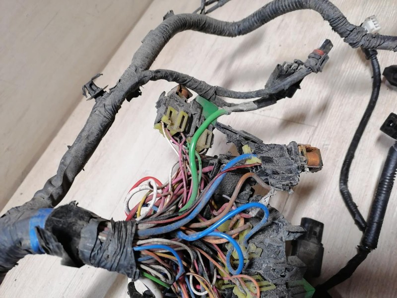 Rio 3 №9 проводка подкапотная двигателя 1.6 мкпп деф без разъема на эбу