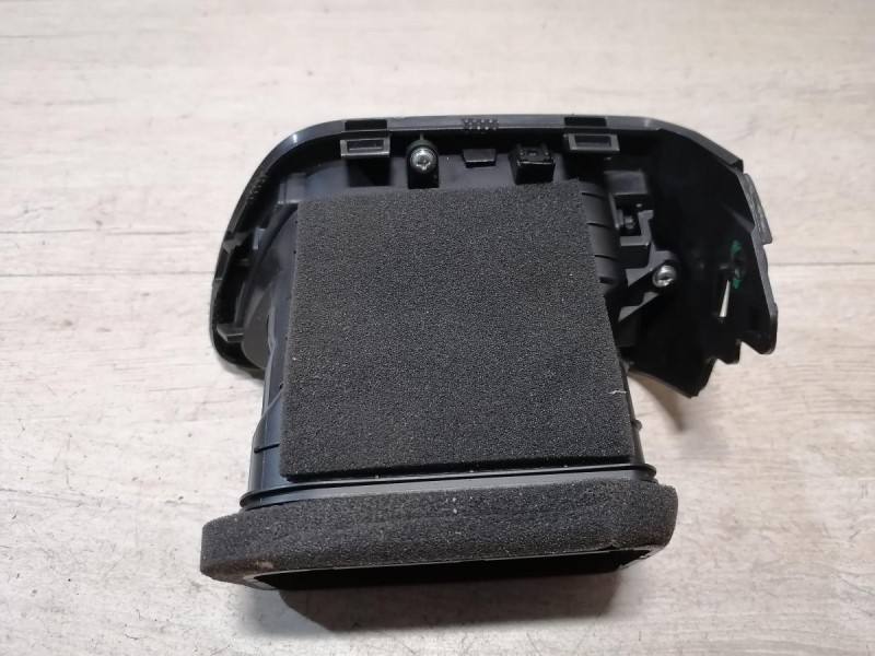 Rio 3 №9 дефлектор торпедо правый боковой