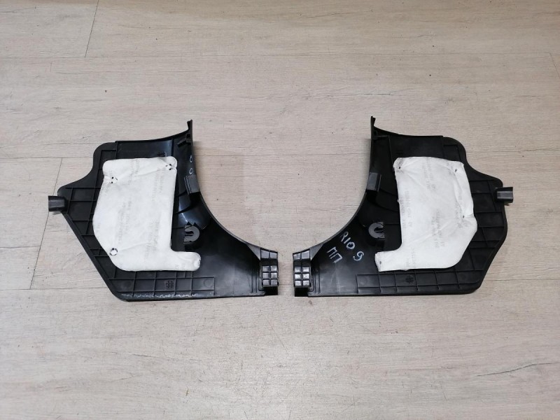 Rio 3 №9 обшивка передней стойки нижняя правая