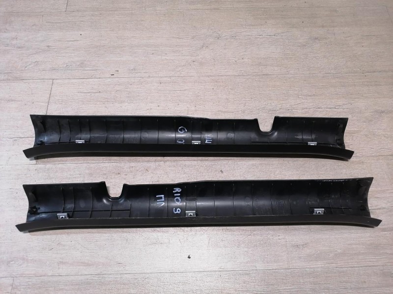 Rio 3 №9 обшивка порога передняя левая