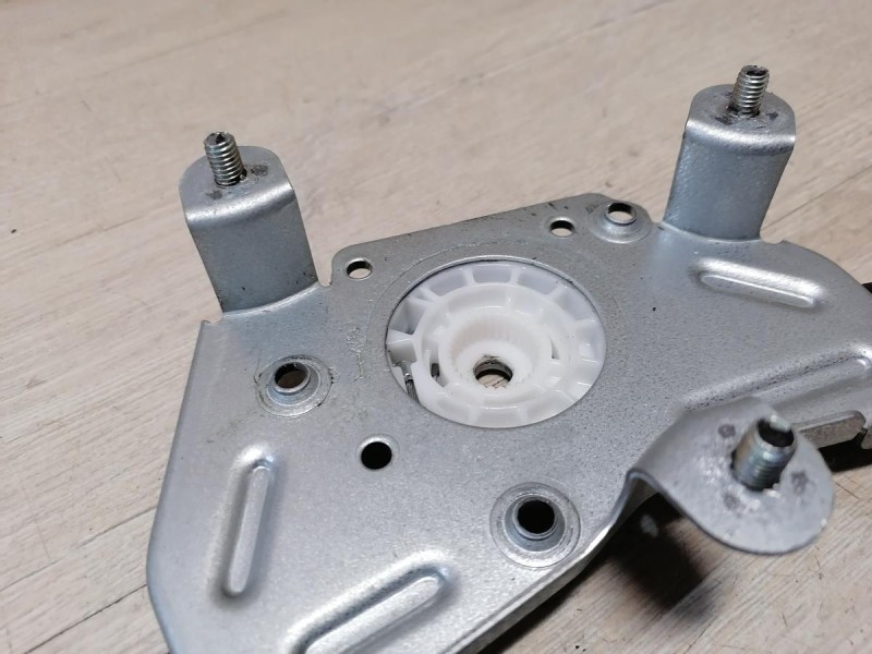 Rio 3 №9 стеклоподъемник передний правый