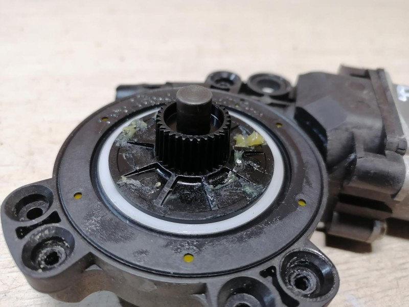 Rio 3 №9 моторчик стеклоподъемника правый