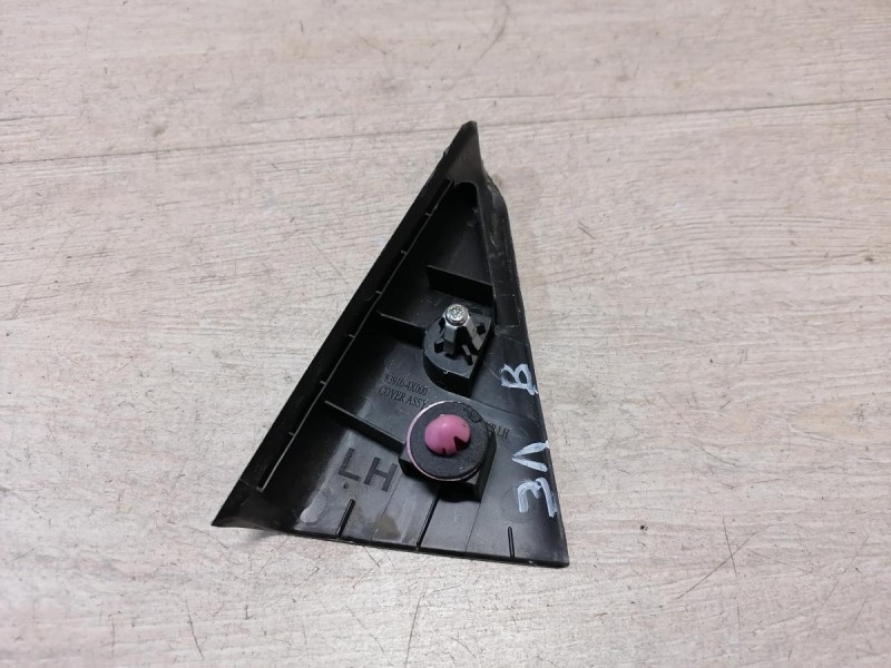 Rio 3 №9 накладка двери внутренняя задняя левая уголок