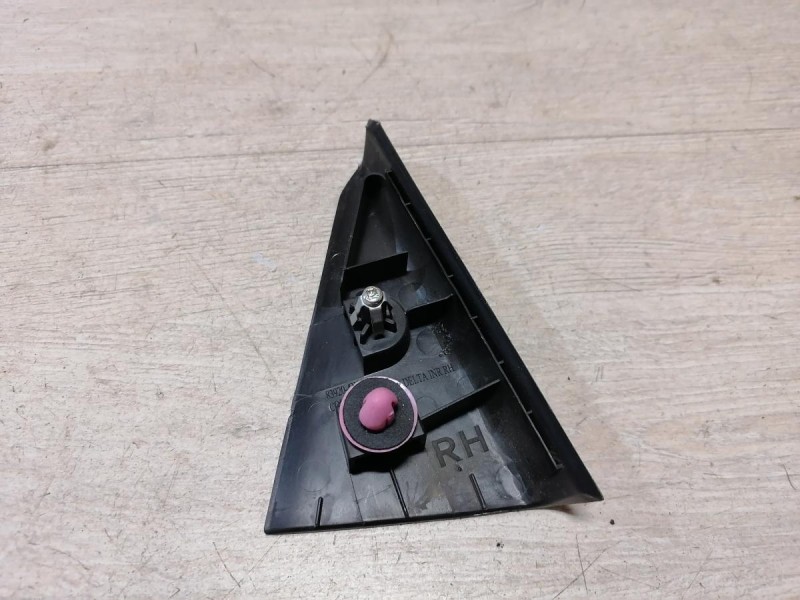 Rio 3 №9 накладка двери внутренняя задняя правая уголок