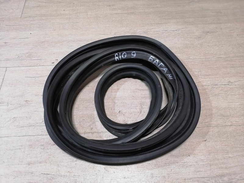 Rio 3 №9 уплотнитель багажника