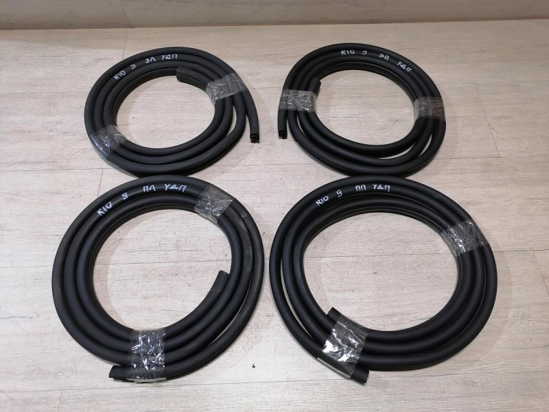 Rio 3 №9 уплотнитель дверного проема передний правый